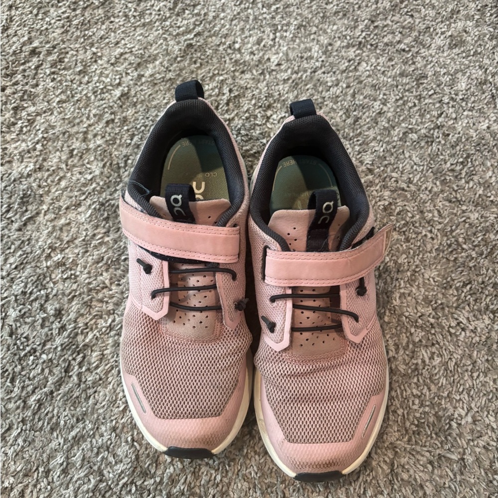 Oncloud kids shoes size 2 pink
